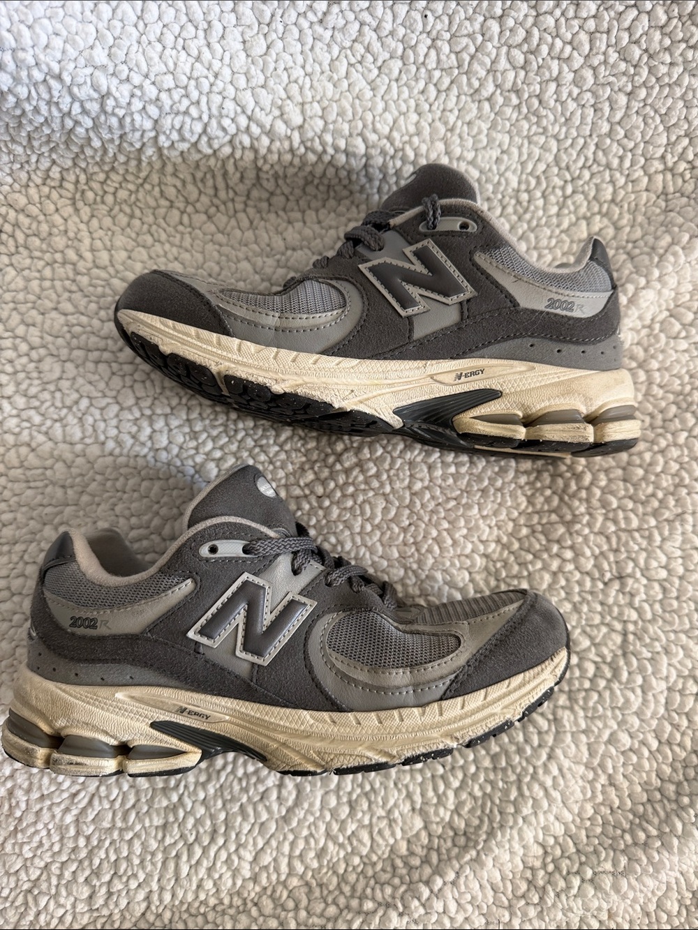 New Balance kids Gray 2002R Athletic Sneakers size 3.5